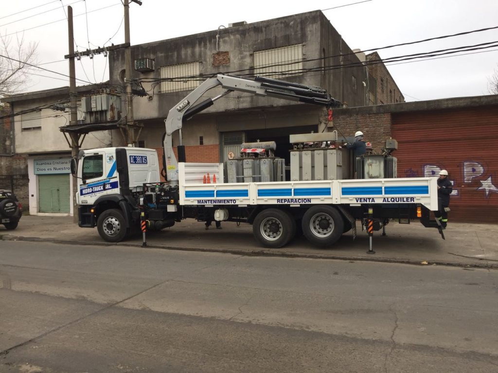 hidro-truck-movimiento-transformadores-grua